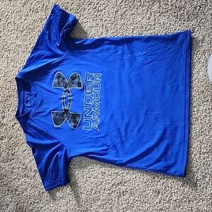 Youth medium under armour top